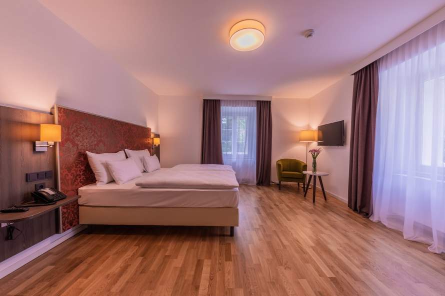  Zimmer und Suiten   Deluxe Zimmer, Hotel Schloss Weikersdorf