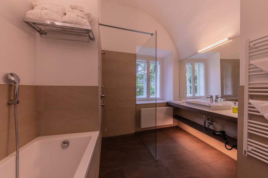  Zimmer und Suiten   Deluxe Zimmer, Hotel Schloss Weikersdorf