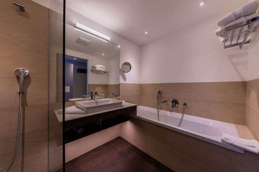  Zimmer und Suiten   Deluxe Zimmer, Hotel Schloss Weikersdorf