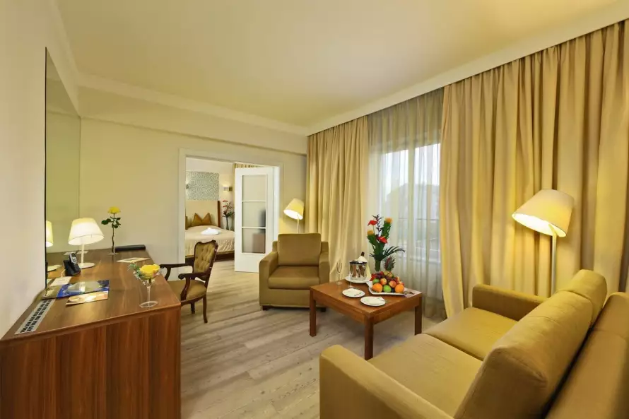  Zimmer und Suiten  Vintage Junior Suite , Hotel Schloss Weikersdorf