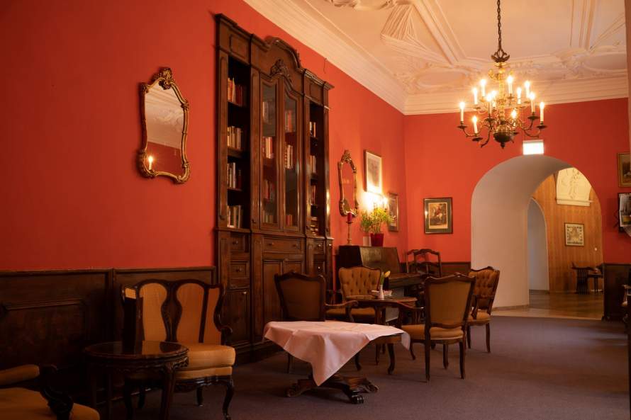 Lipizzaner Lounge